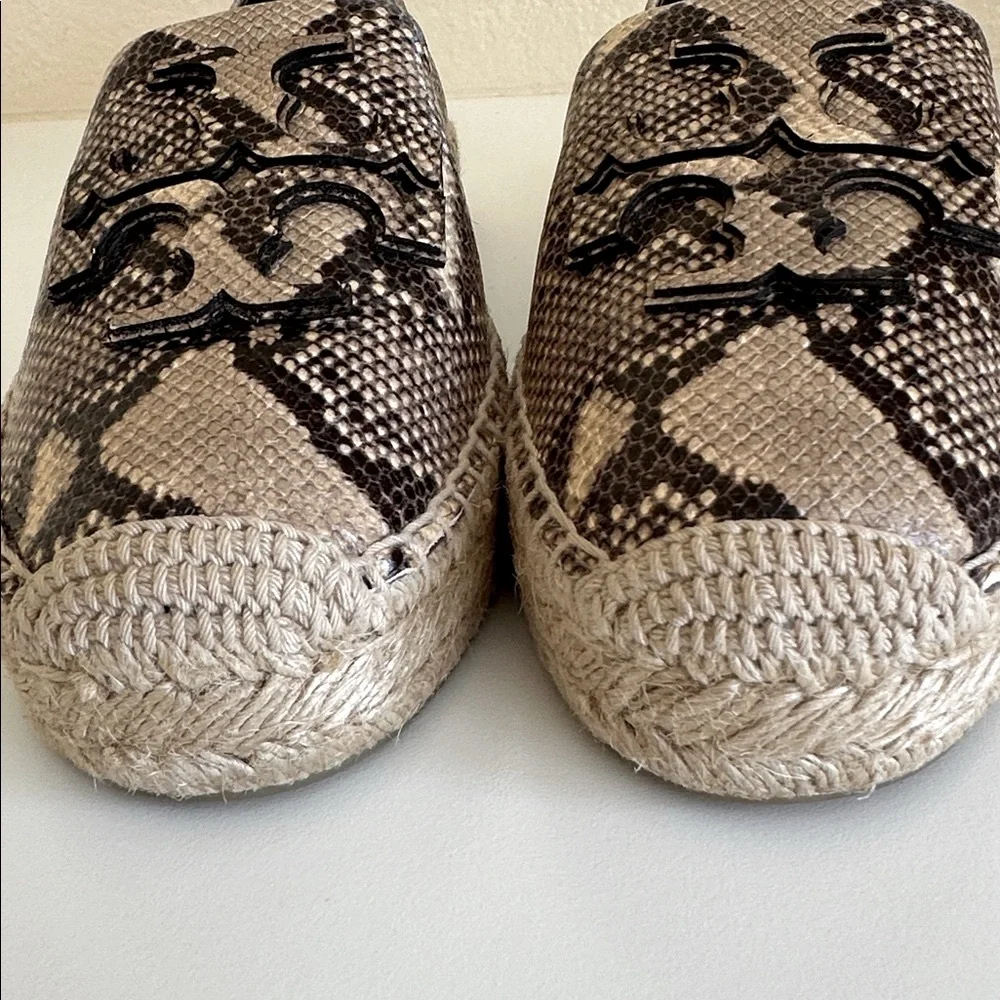 New Tory Burch Black and Cream Snakeskin Espadrilles. Size 9.